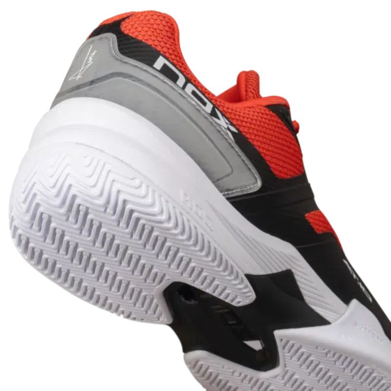 CHAUSSURES DE PADEL NOX AT10 PRO noir/rouge